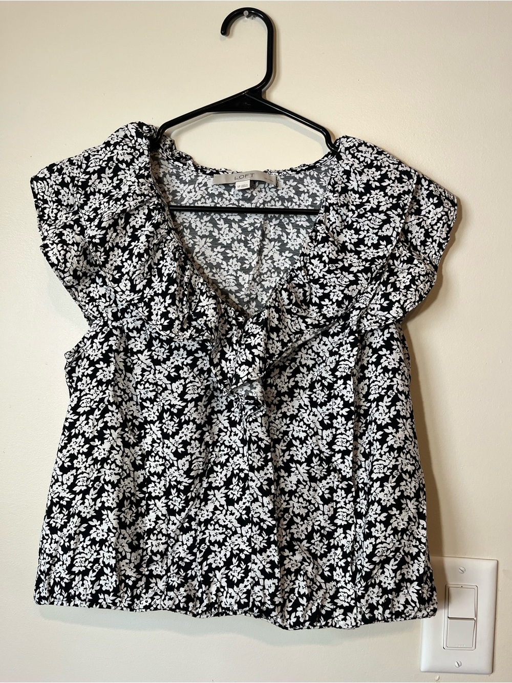 LOFT Black and White Floral Ruffle V-Neck blouse